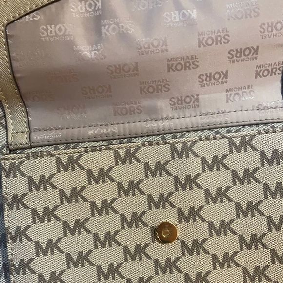 ✨Host Pick✨ MICHAEL Michael Kors Jet Set Multifunction Pocket Tote AUTHENTIC ✨ - Picture 8 of 16